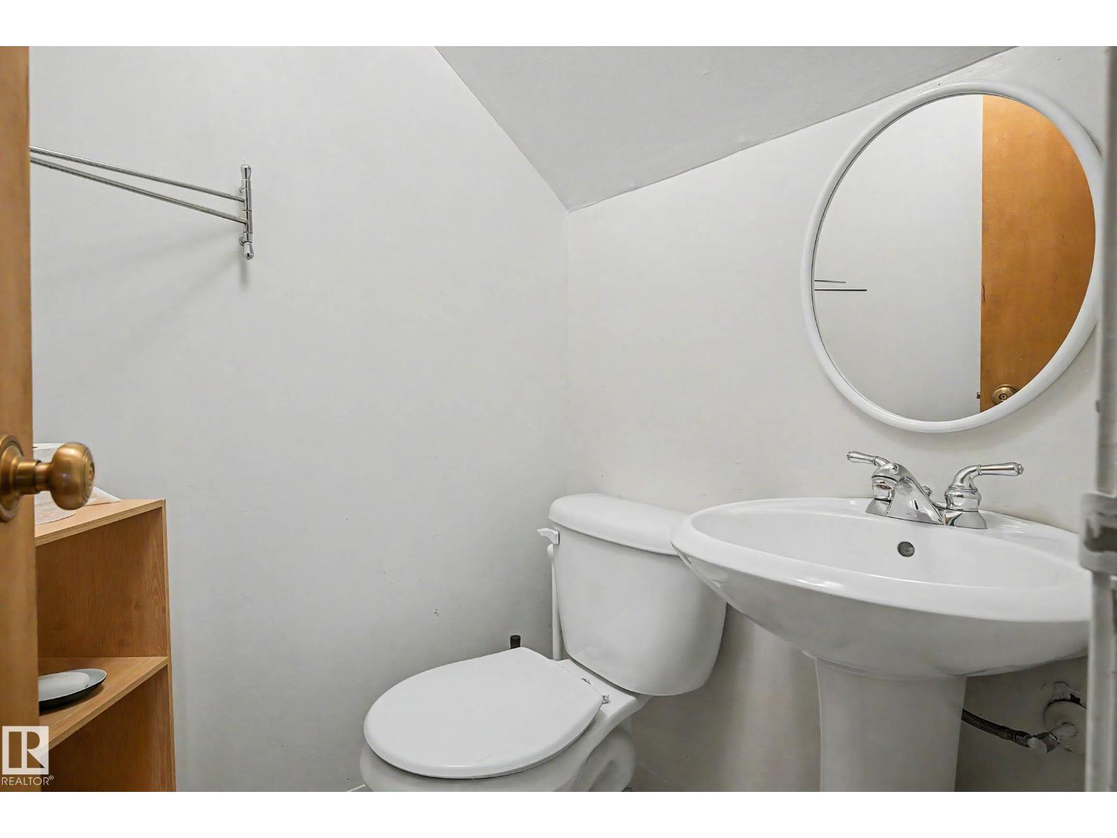 10523 137 ST NW - 37
