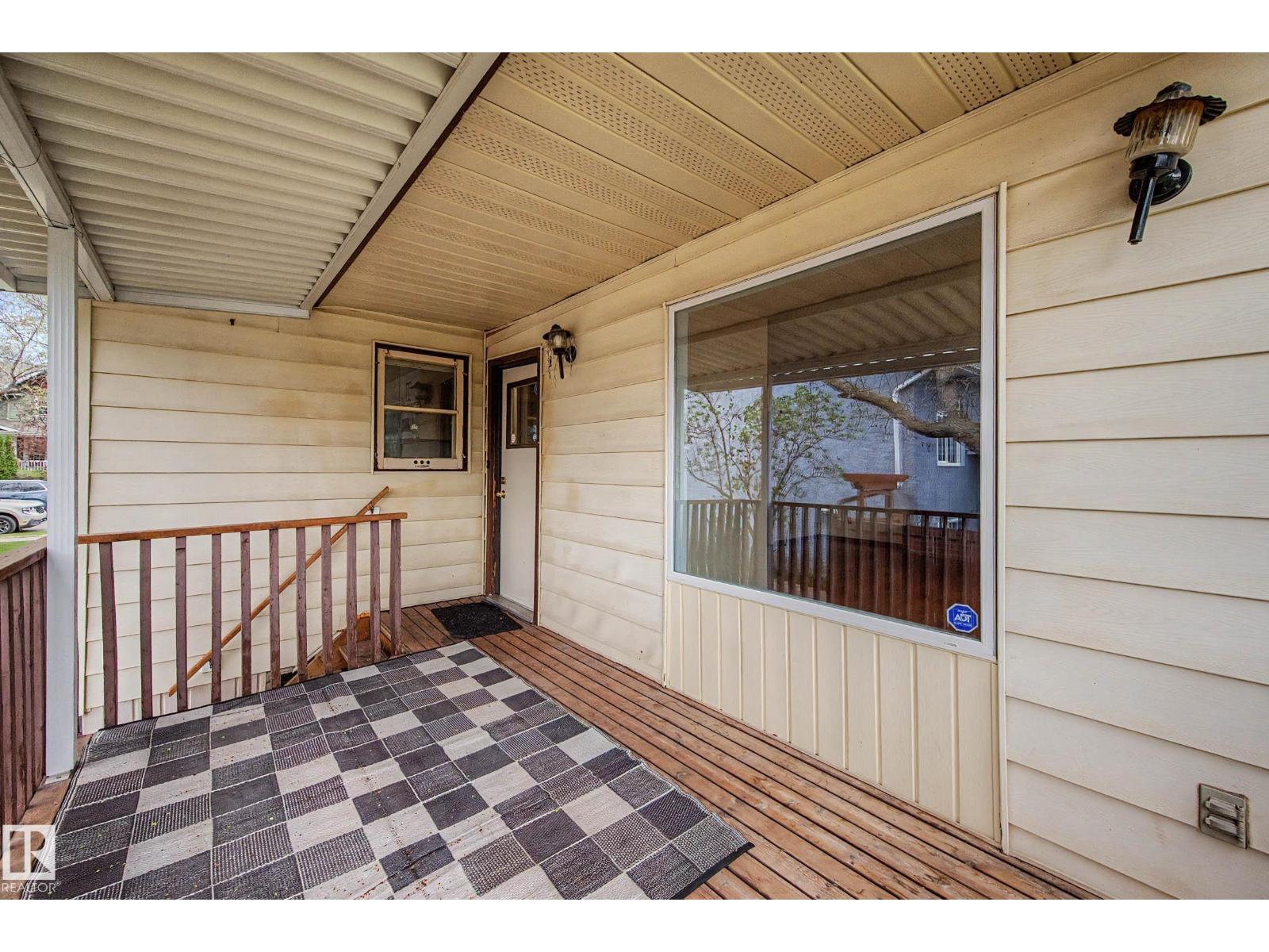 10523 137 ST NW - 46