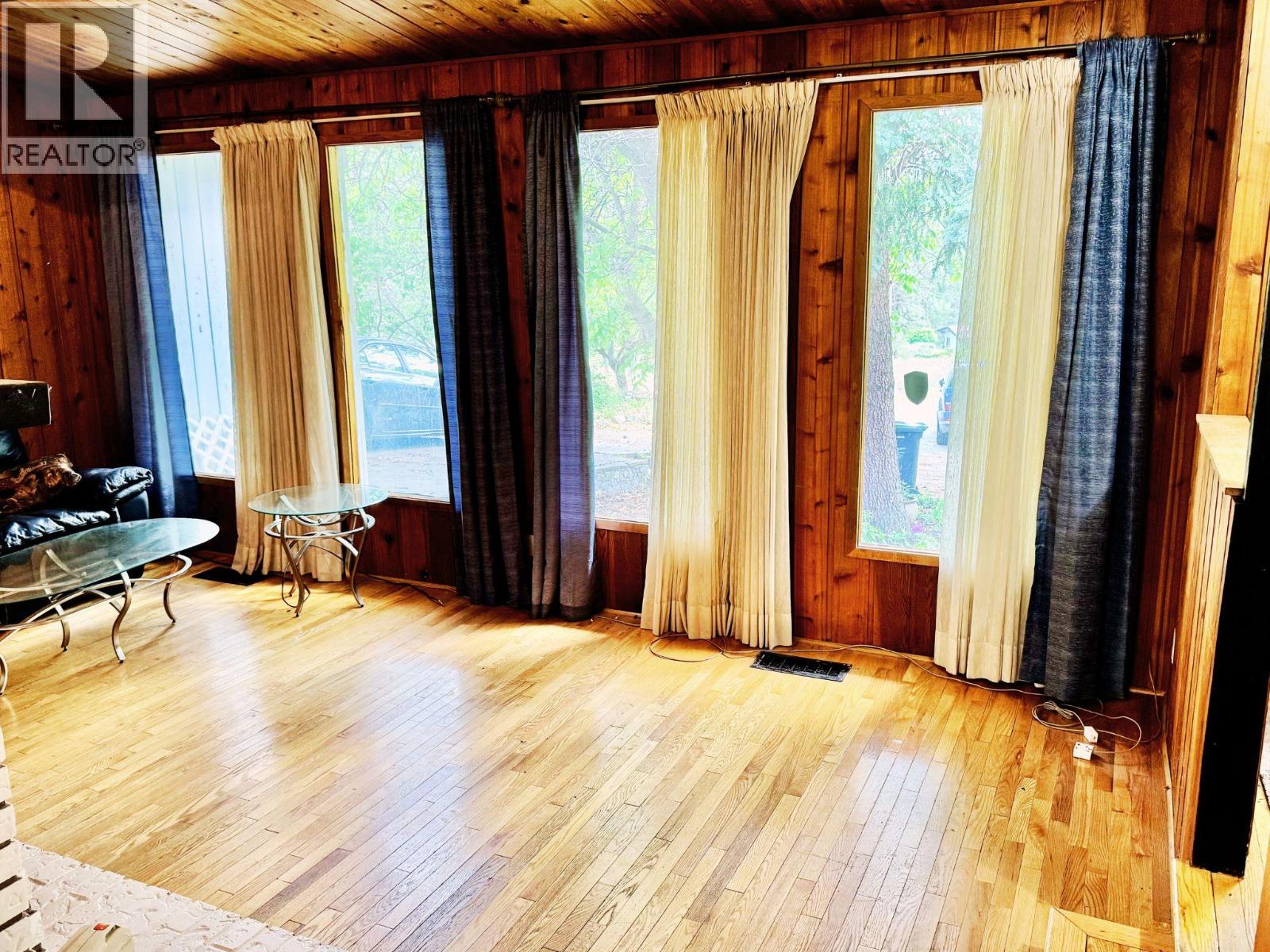  4976 Nash Street, Peachland