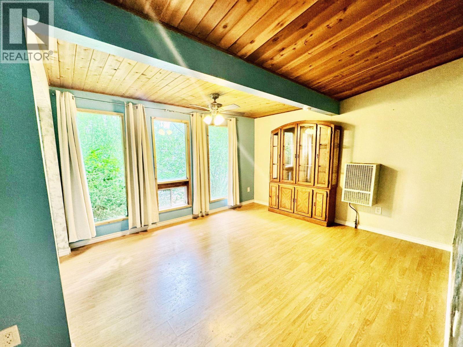  4976 Nash Street, Peachland