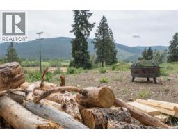 1600 Mountain View Avenue, Lumby, BC V0E2G0 Photo 13