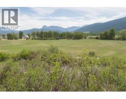 1600 Mountain View Avenue, Lumby, BC V0E2G0 Photo 22