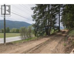 1600 Mountain View Avenue, Lumby, BC V0E2G0 Photo 21