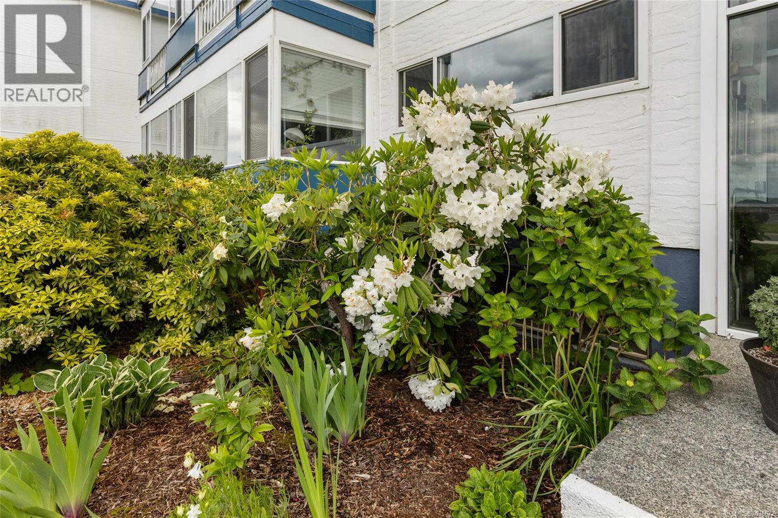 303 9560 Fifth St, Sidney