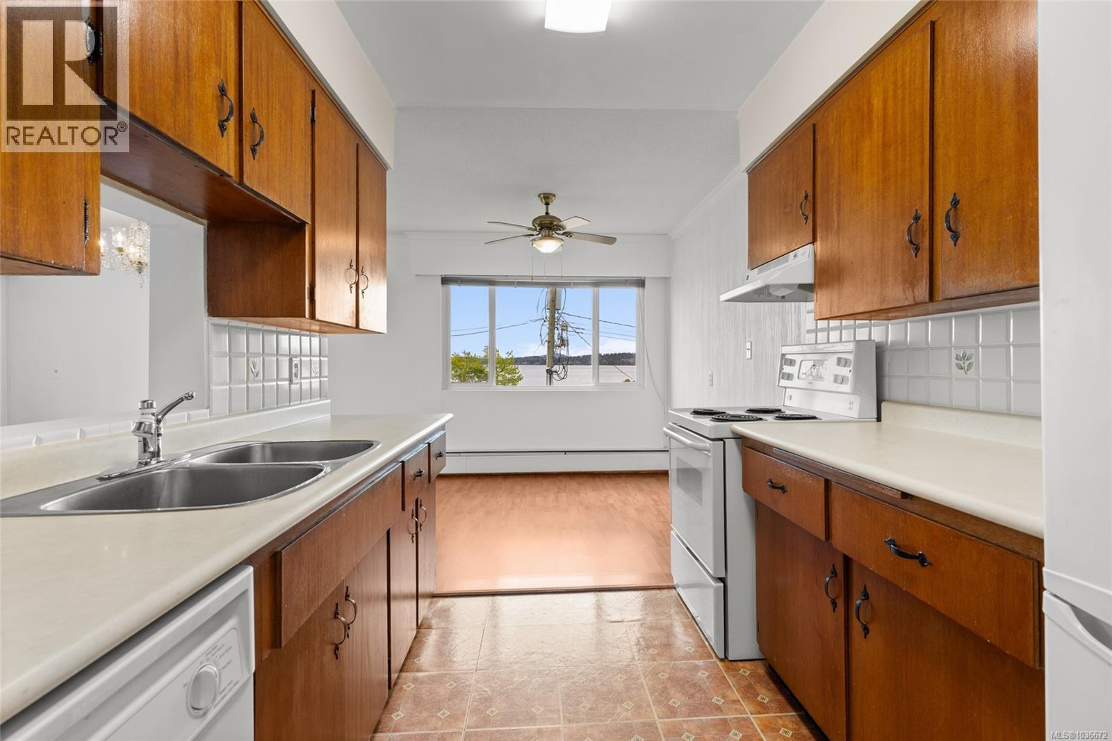 303 9560 Fifth St, Sidney