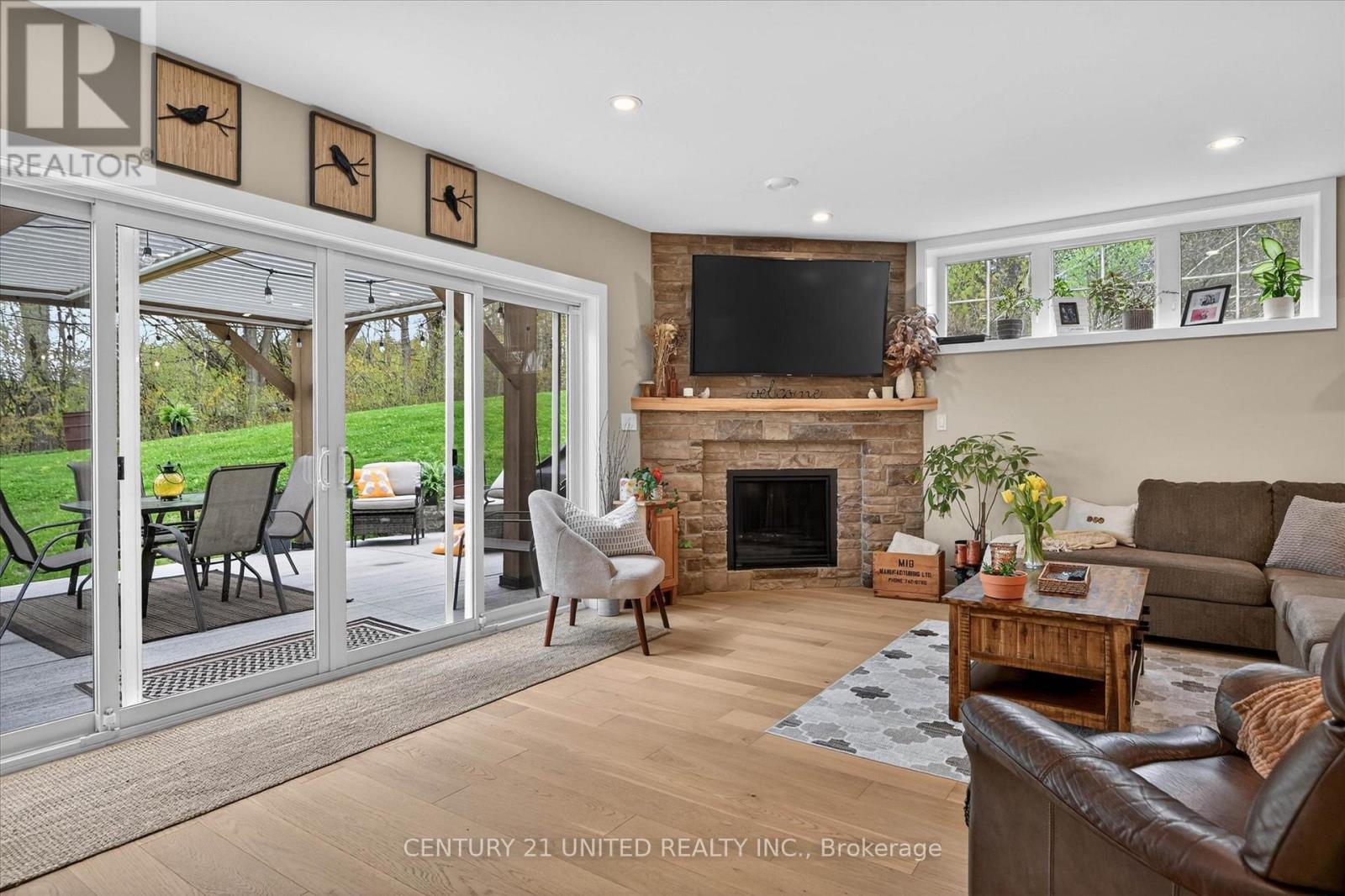 38 DARLING DRIVE - 36