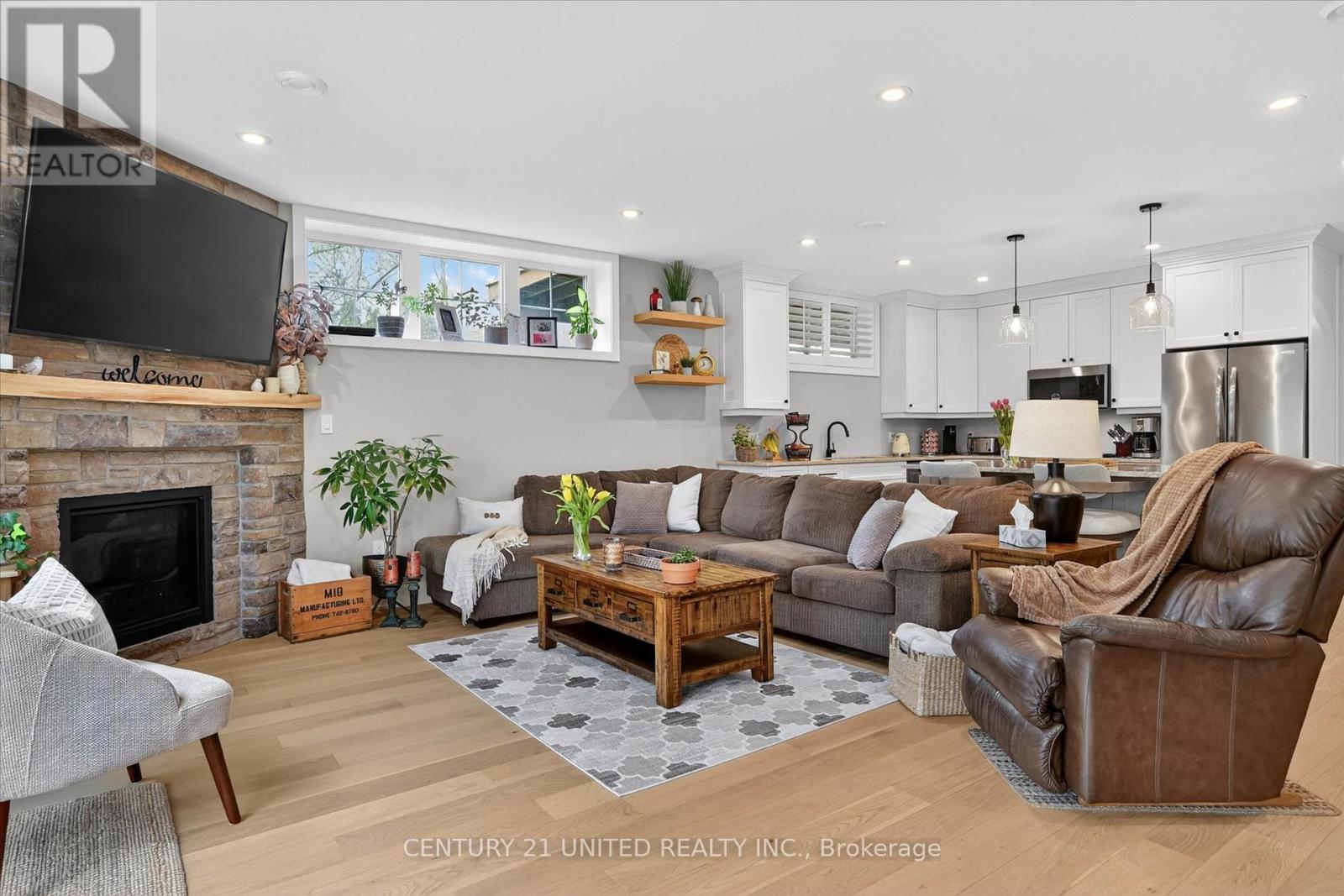 38 DARLING DRIVE - 37