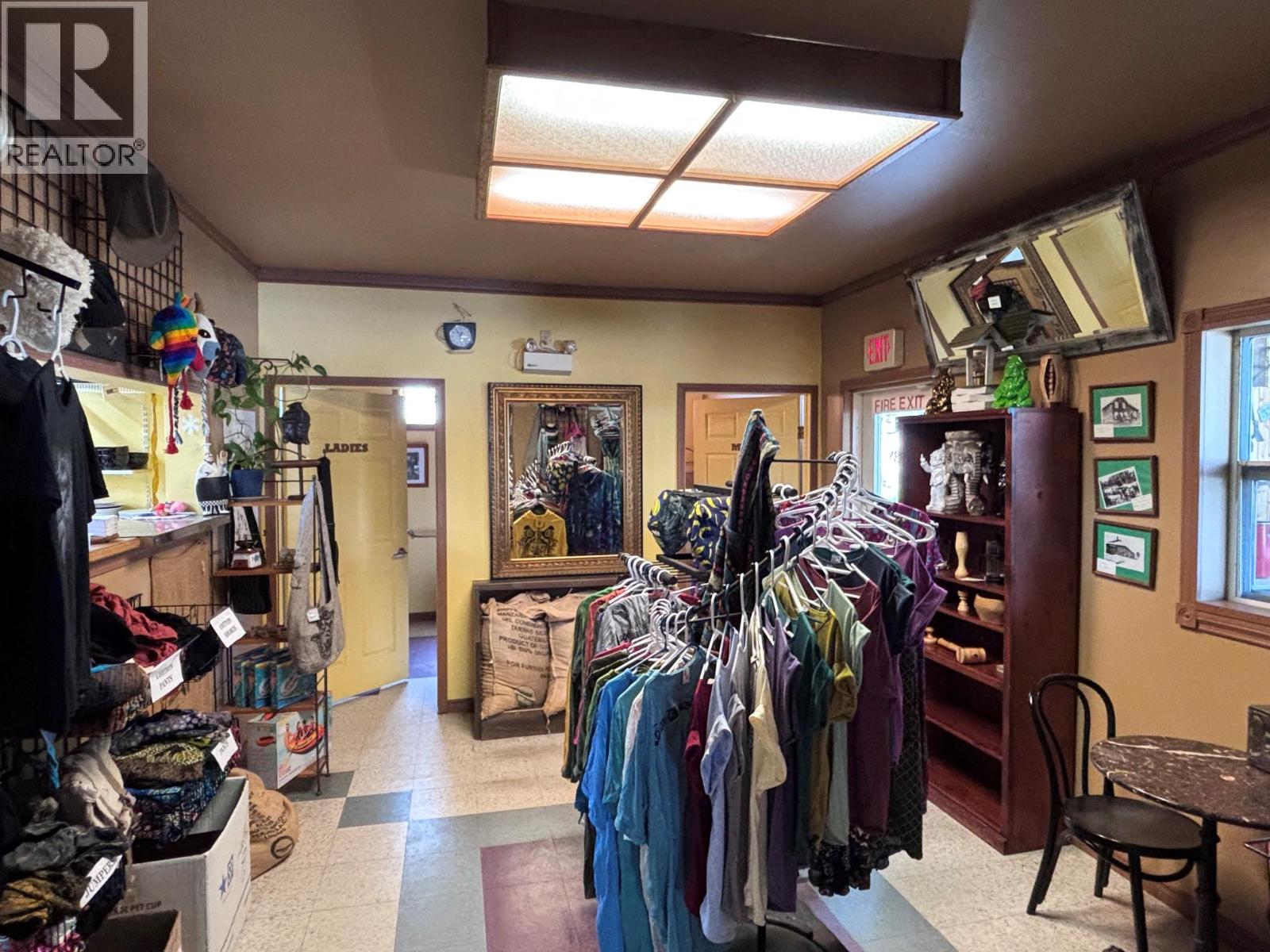 4128 3 Highway, Rock Creek