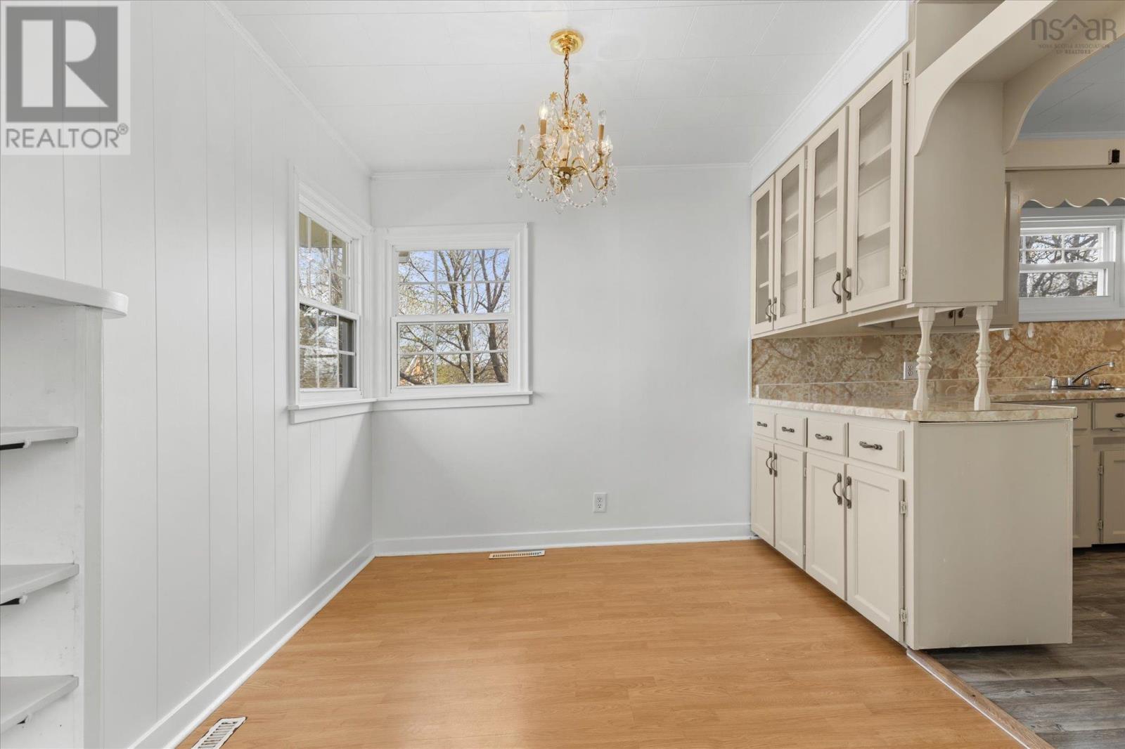 Property 21 of 34 of 17 Parkdale Avenue