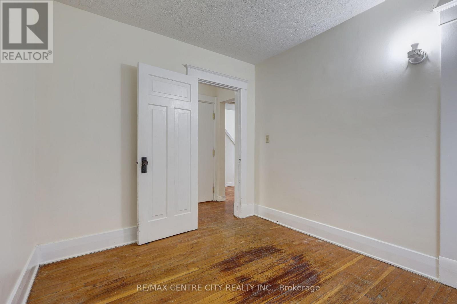 84 WHARNCLIFFE ROAD S - 25