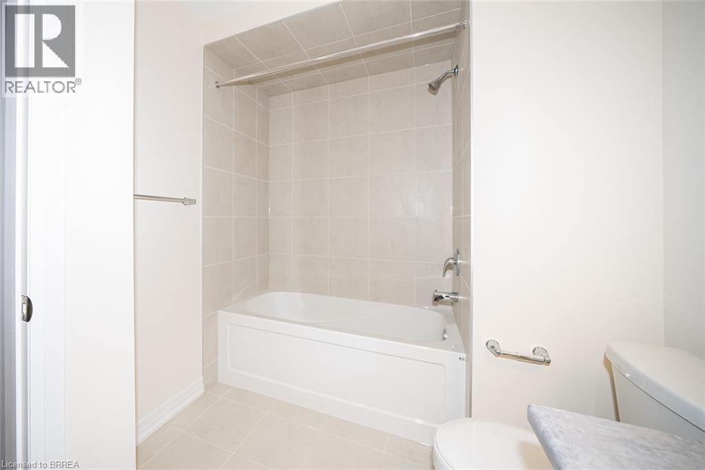 31 WAKELING Drive, Brantford, Ontario, N3V0B8 — Photo 7