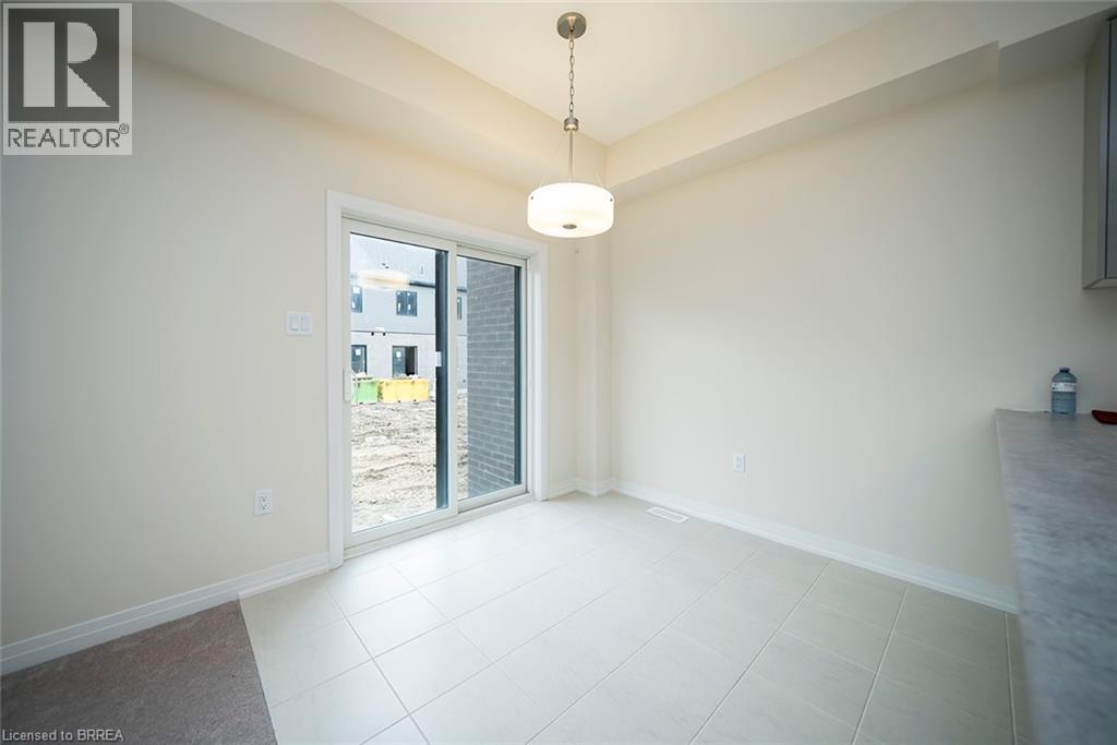 31 WAKELING Drive, Brantford, Ontario, N3V0B8 — Photo 3