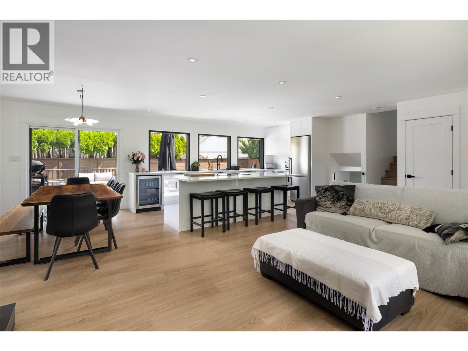 4265 Lakeshore Road, Kelowna