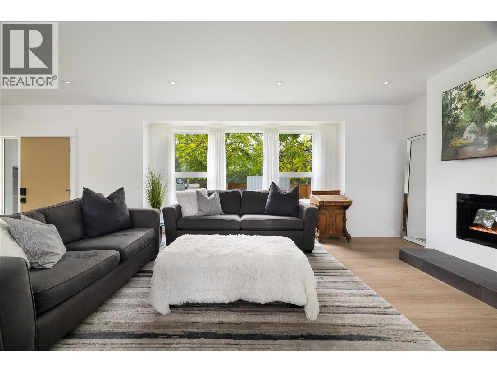 4265 Lakeshore Road, Kelowna