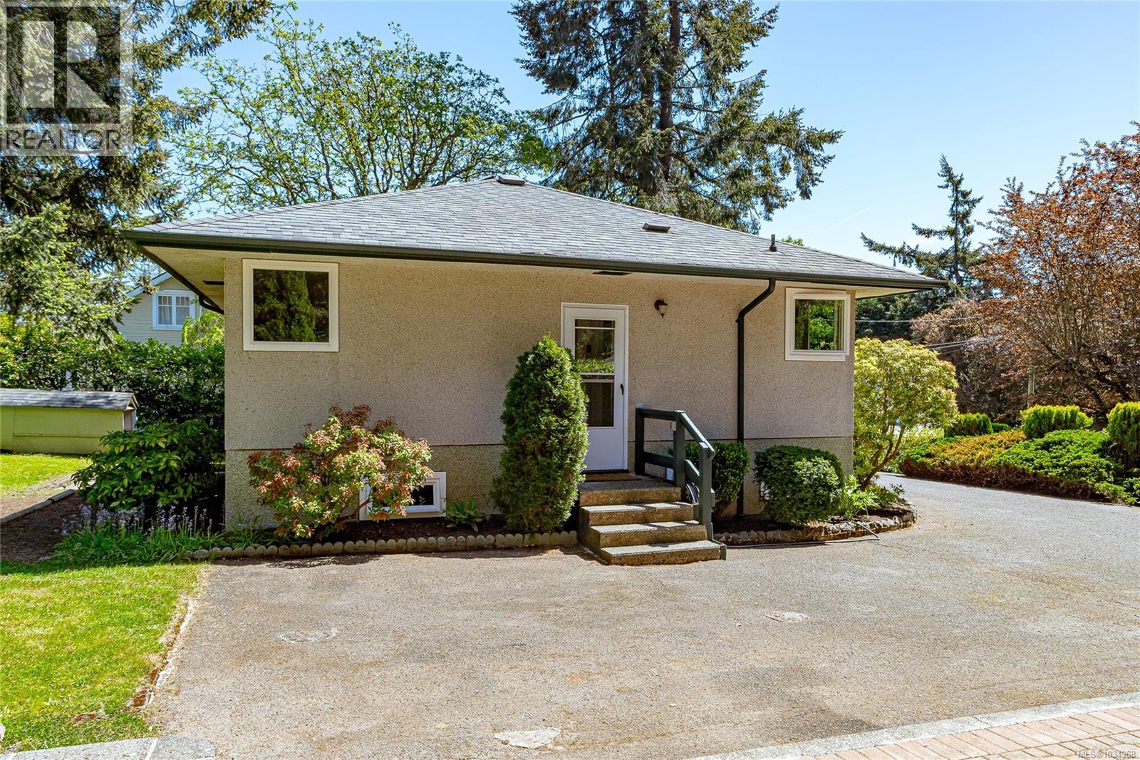 164 Island Hwy - 46
