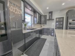 2 Oakview Street, Brandon, MB R7C0C6 Photo 11