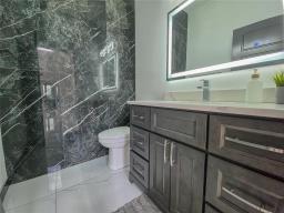 2 Oakview Street, Brandon, MB R7C0C6 Photo 17