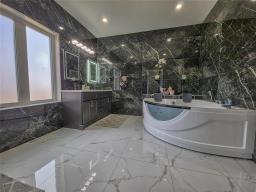 2 Oakview Street, Brandon, MB R7C0C6 Photo 21