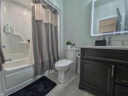 2 Oakview Street, Brandon, MB R7C0C6 Photo 26