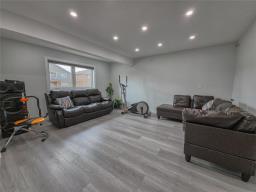 2 Oakview Street, Brandon, MB R7C0C6 Photo 37