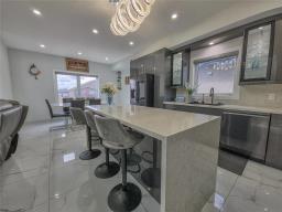2 Oakview Street, Brandon, MB R7C0C6 Photo 9