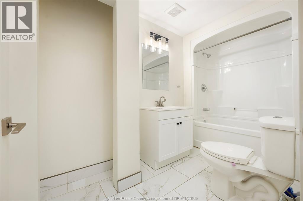 785 HALL #MAIN, Windsor, Ontario, N9A2L9 — Photo 15