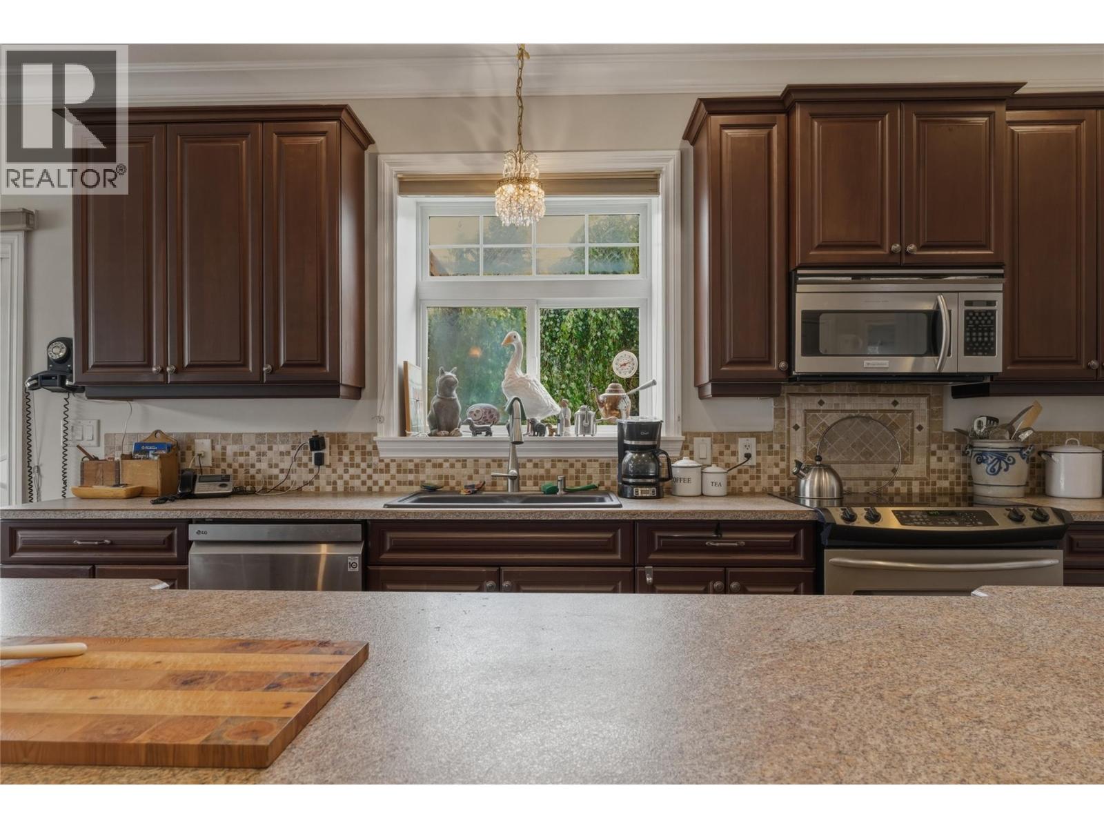 240 Grouse Avenue - 9