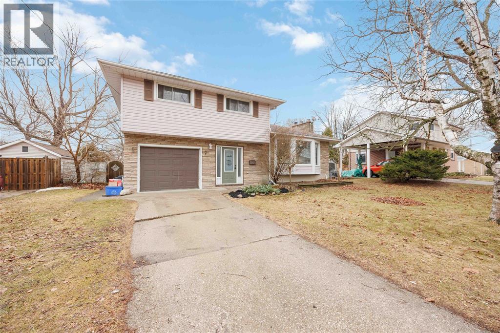 1068 FAIRLANE AVENUE, Sarnia, Ontario, N7S3J8 — Photo 3