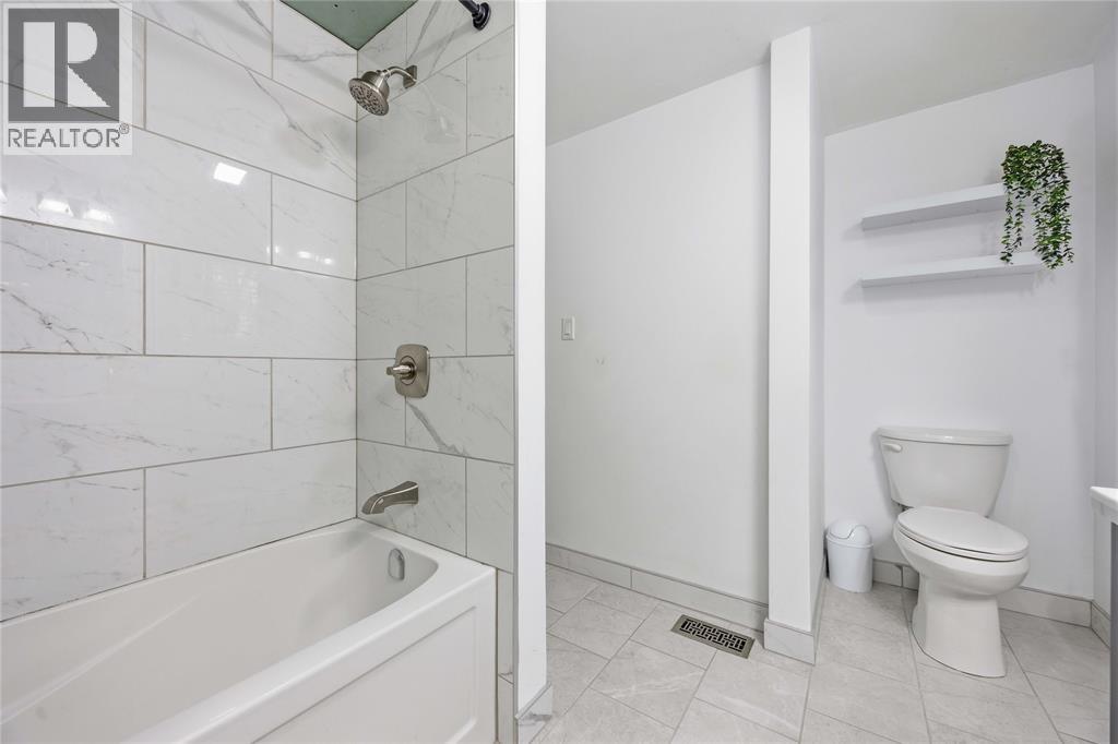 1068 FAIRLANE AVENUE, Sarnia, Ontario, N7S3J8 — Photo 7