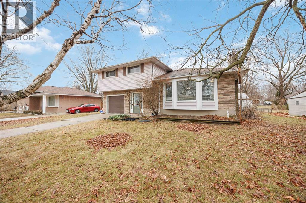 1068 FAIRLANE AVENUE, Sarnia, Ontario, N7S3J8 — Photo 4