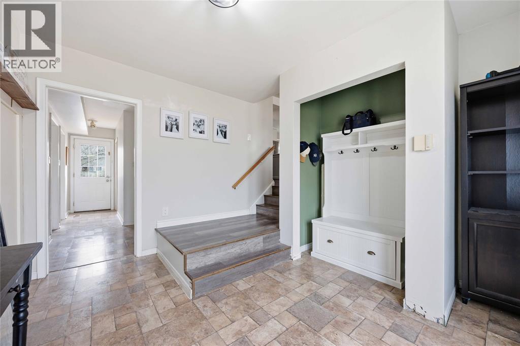 1068 FAIRLANE AVENUE, Sarnia, Ontario, N7S3J8 — Photo 5