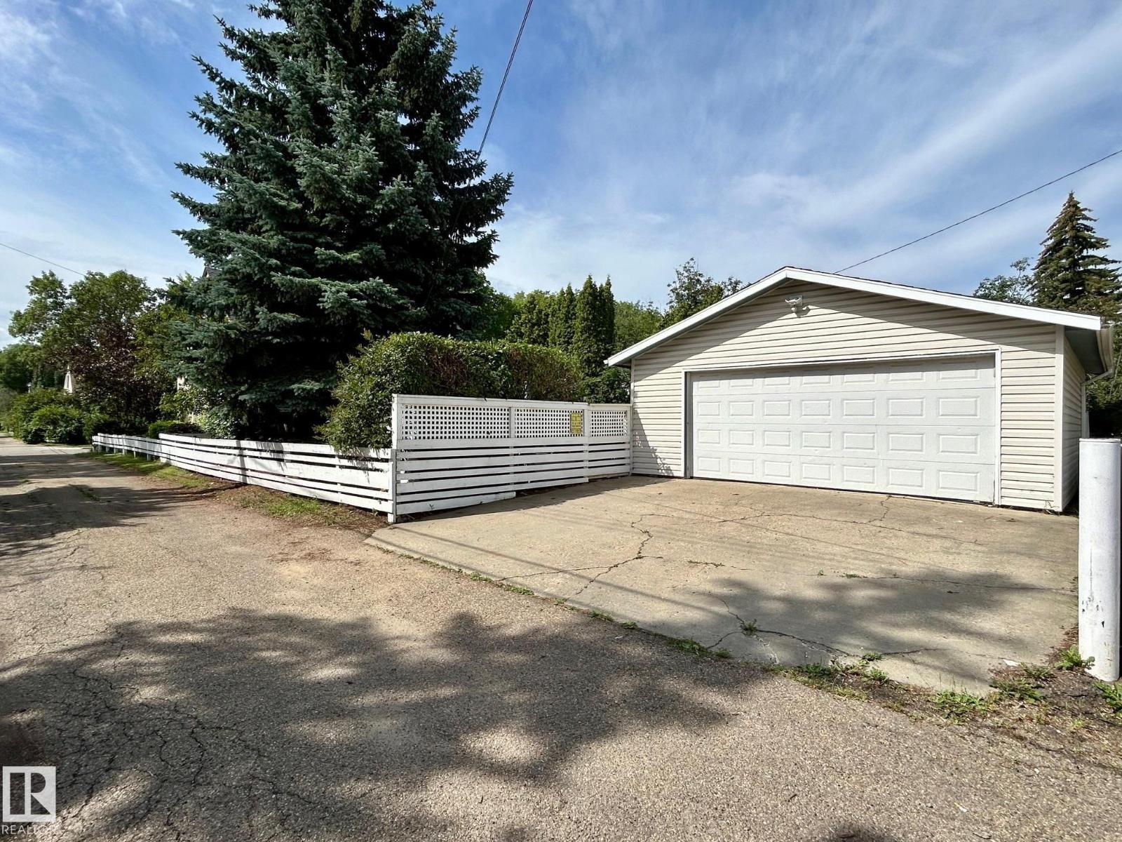 13908 117 AV NW, Edmonton