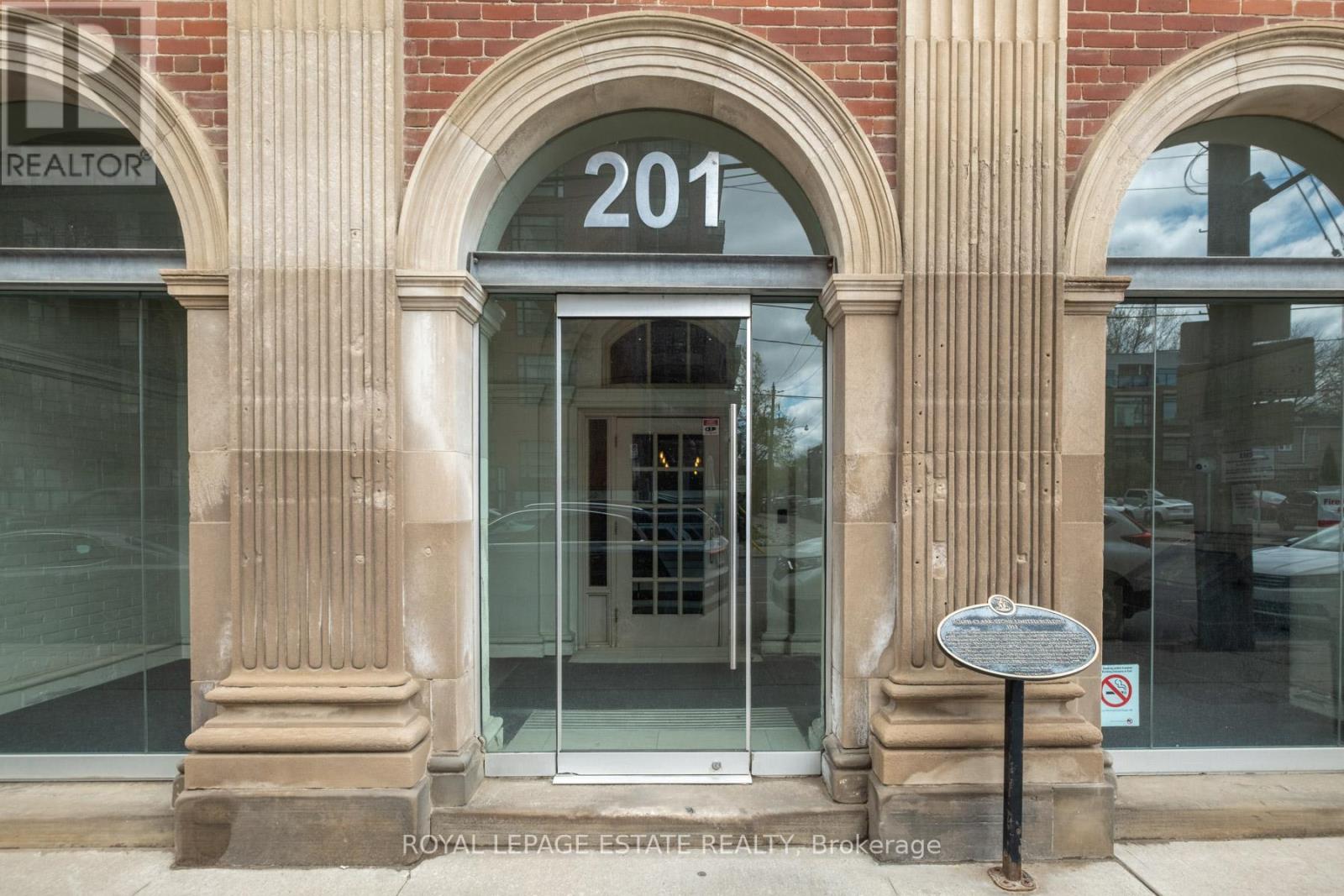 #142 201 CARLAW AVENUE - 23