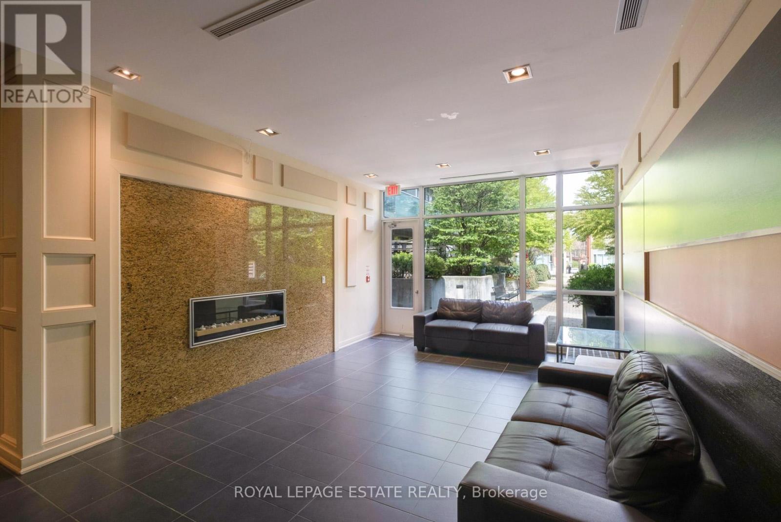 #142 201 CARLAW AVENUE - 26