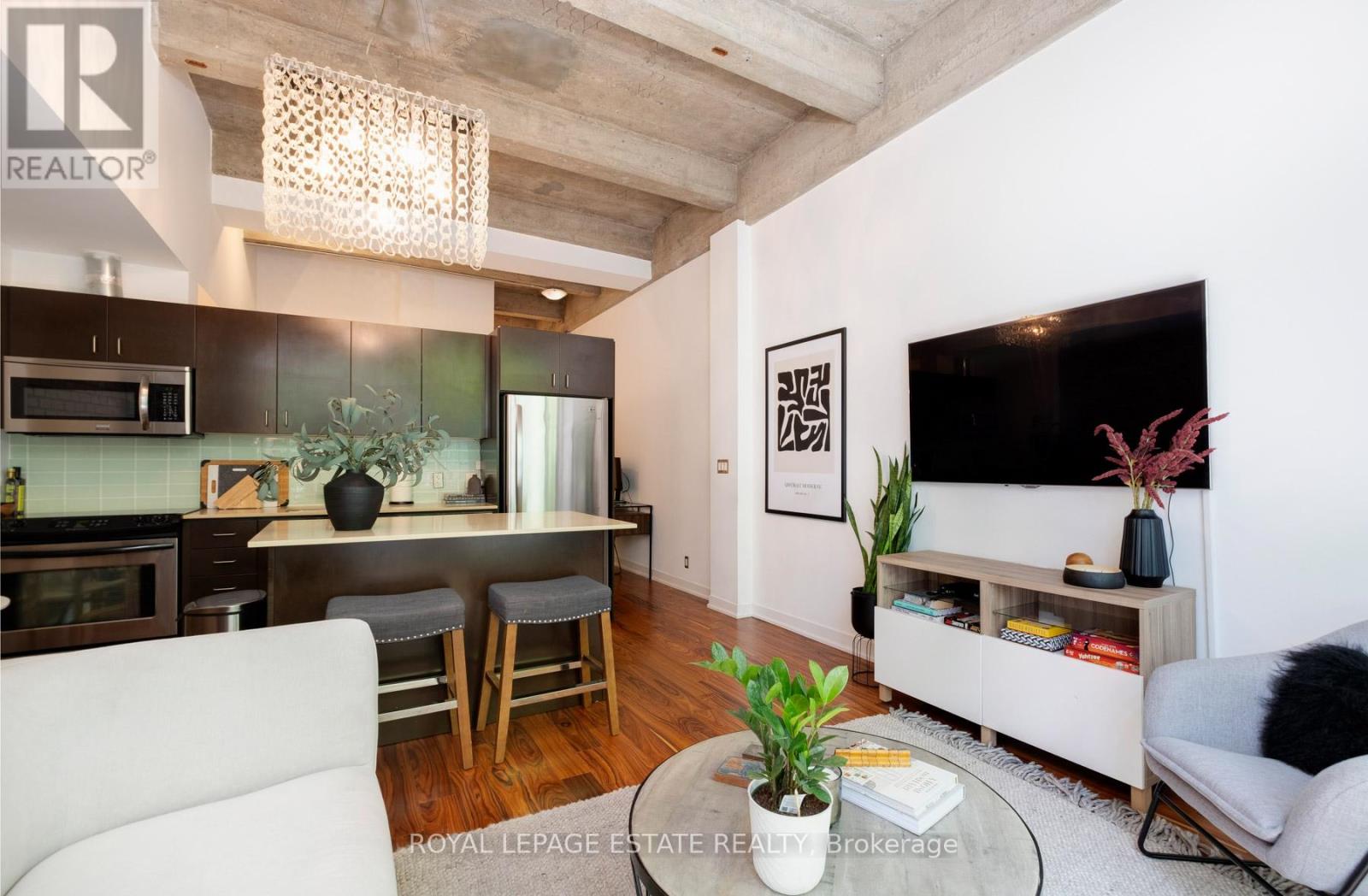 #142 201 CARLAW AVENUE - 5