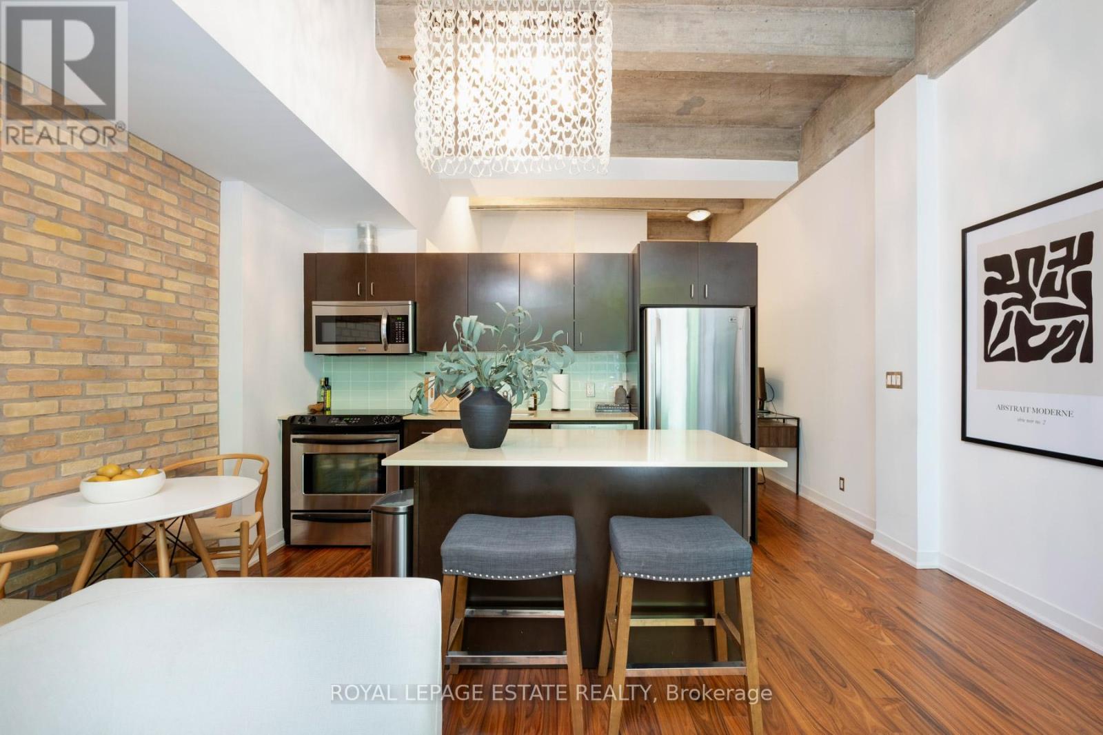 #142 201 CARLAW AVENUE - 8