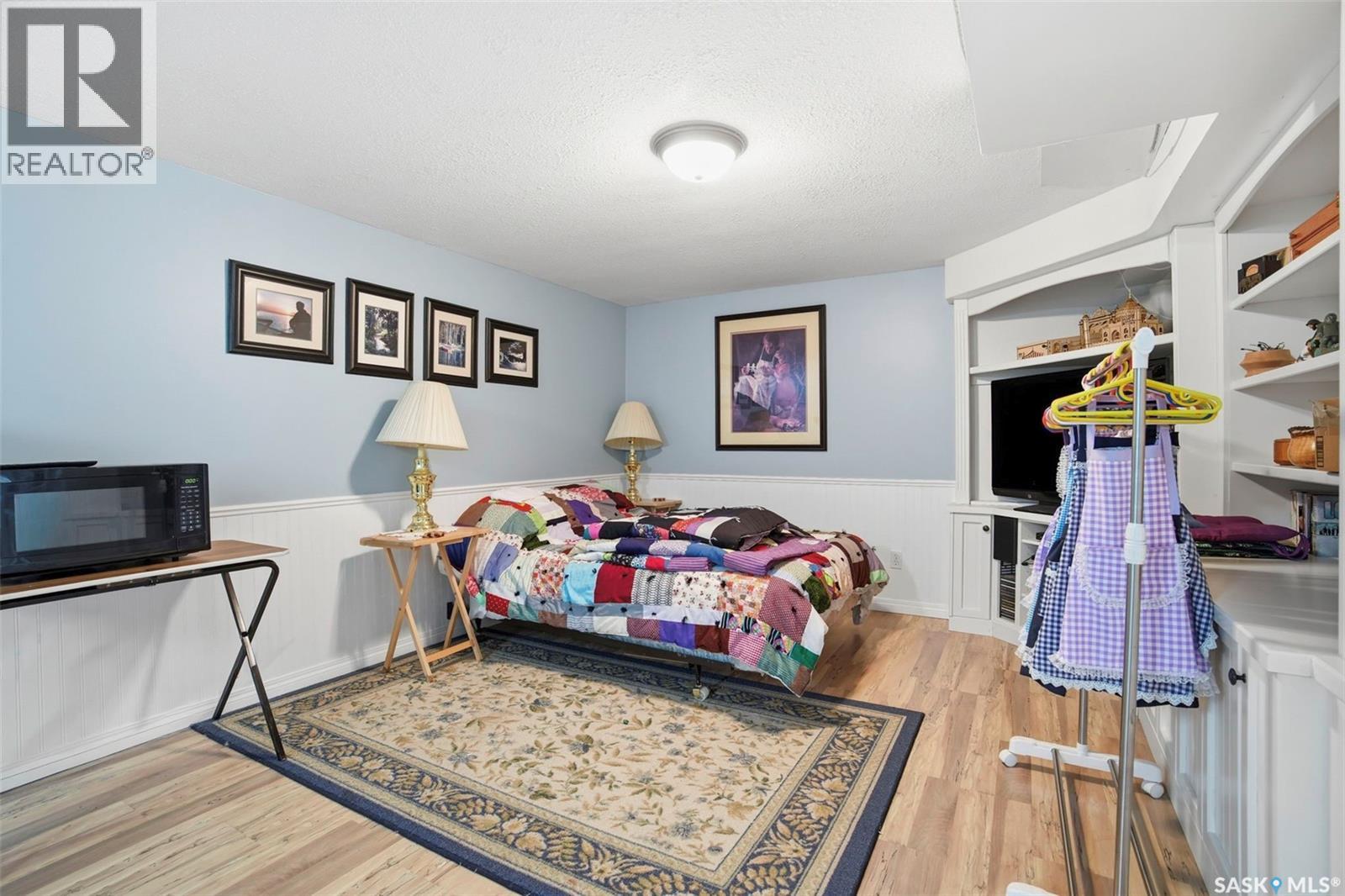 35 Harrison CRESCENT - 14