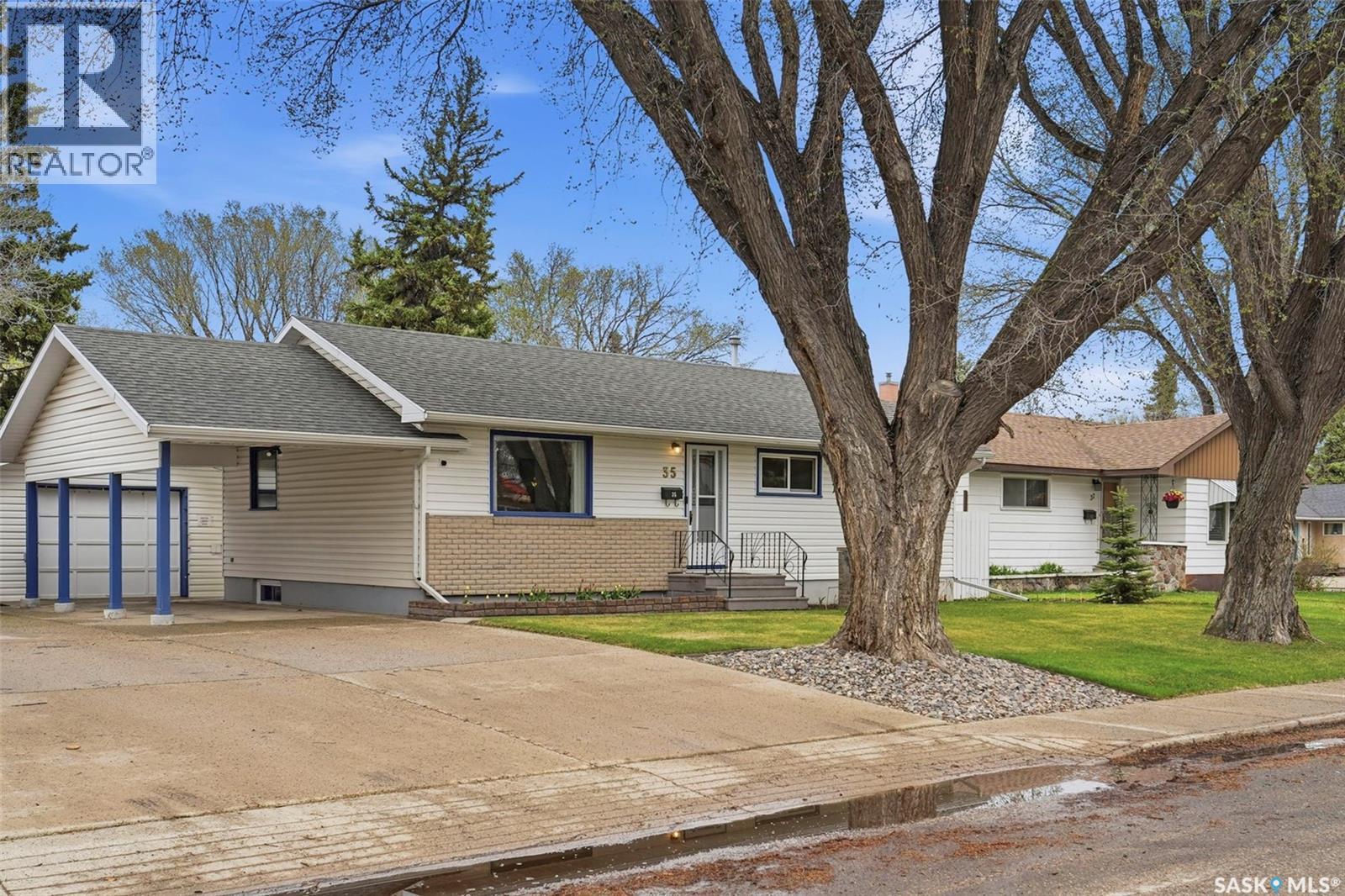 35 Harrison CRESCENT - Image 2