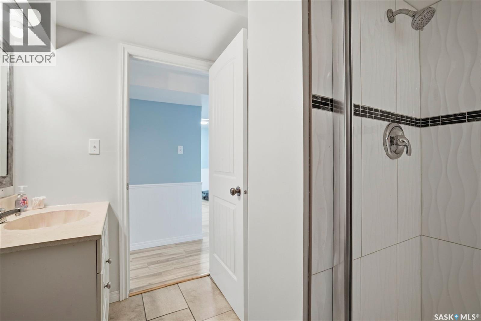 35 Harrison CRESCENT - 22
