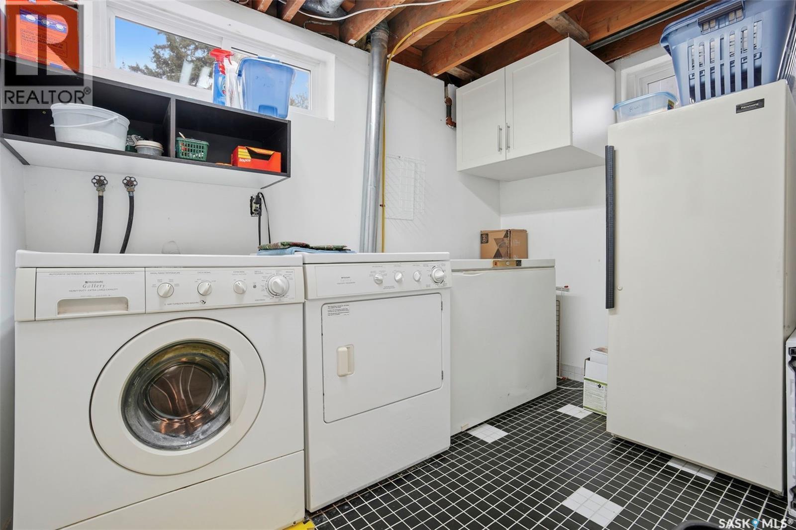 35 Harrison CRESCENT - 23