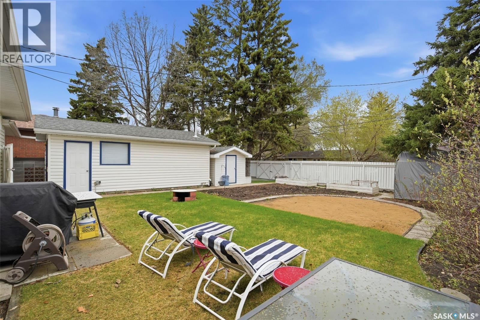 35 Harrison CRESCENT - 26