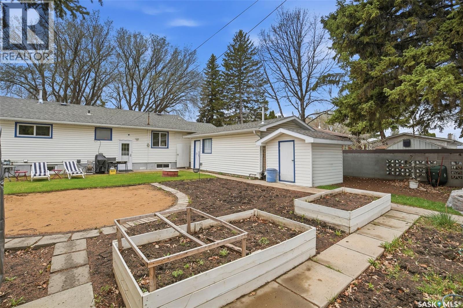 35 Harrison CRESCENT - 29