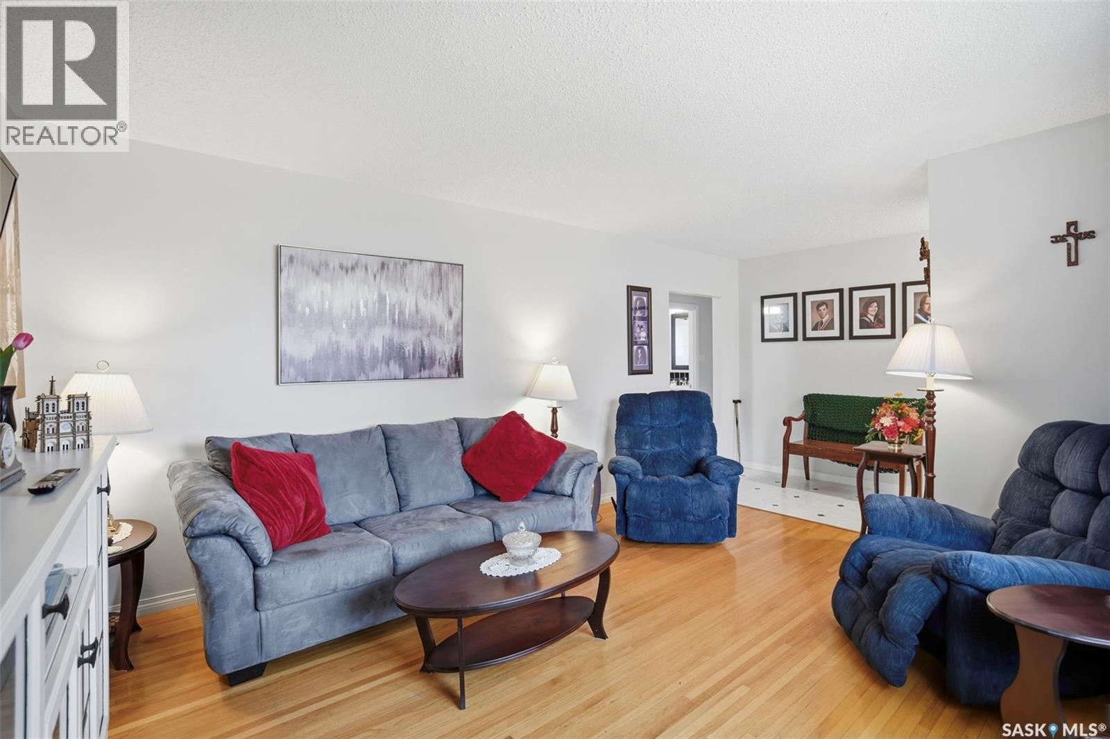 35 Harrison CRESCENT - 4