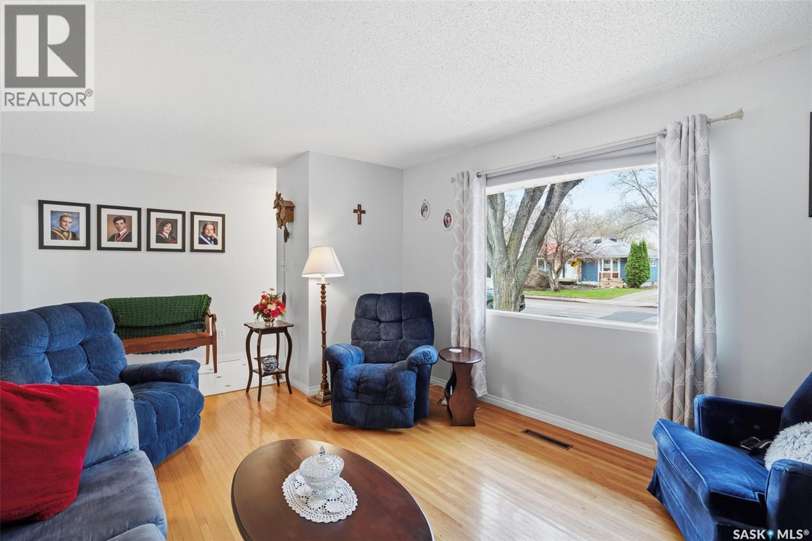 35 Harrison CRESCENT - 5