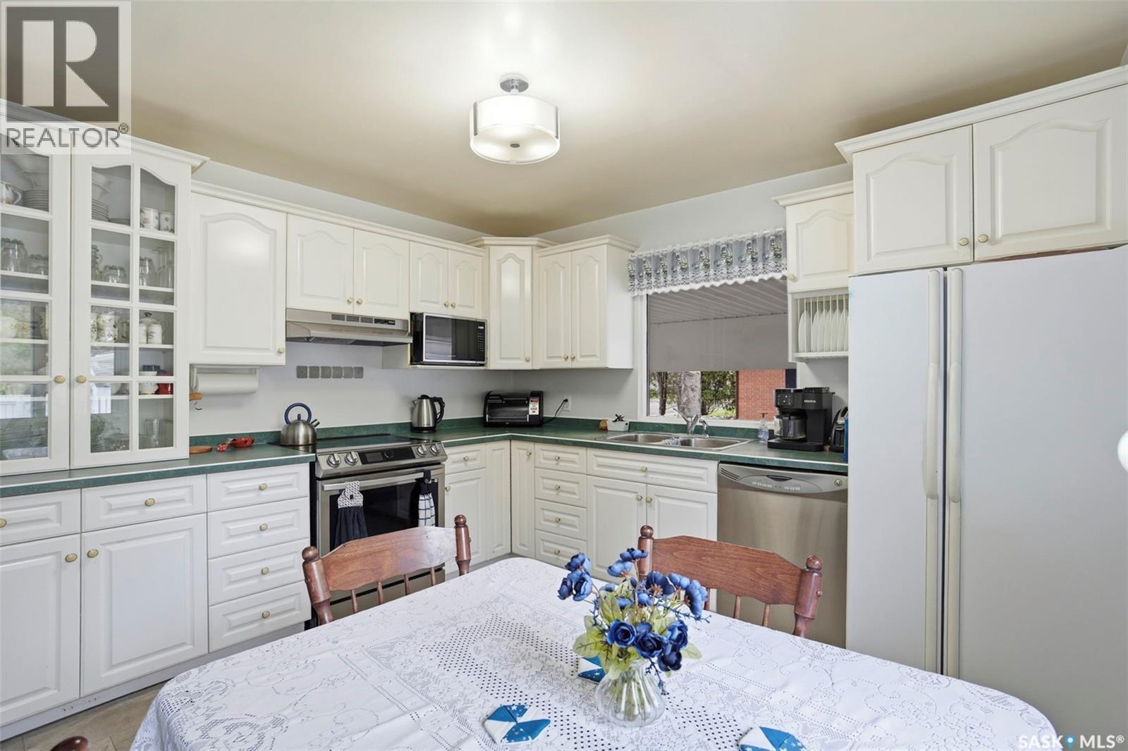 35 Harrison CRESCENT - 6