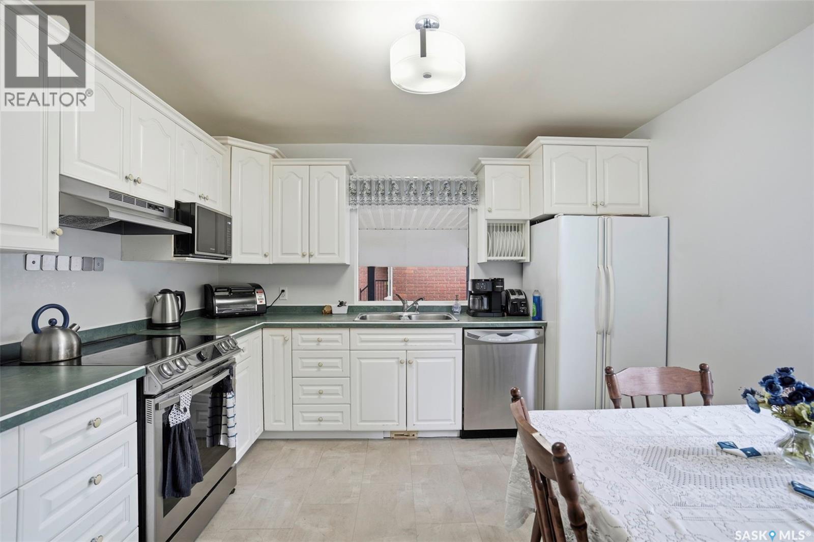 35 Harrison CRESCENT - 8