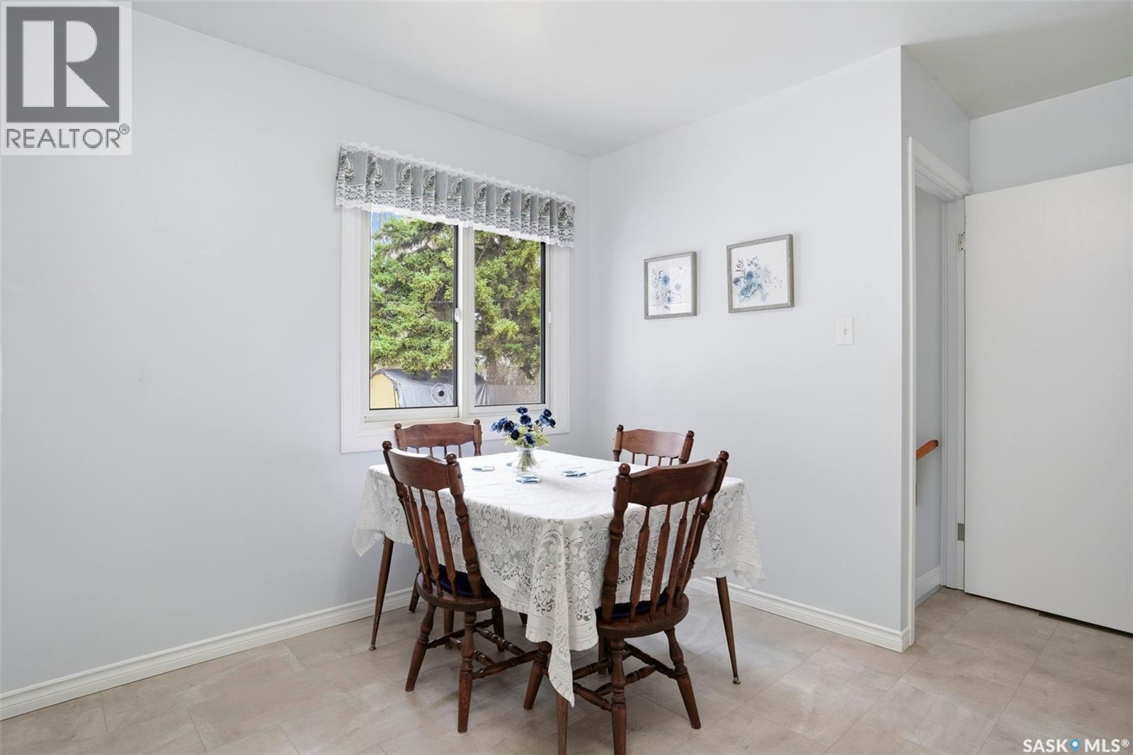 35 Harrison CRESCENT - 9