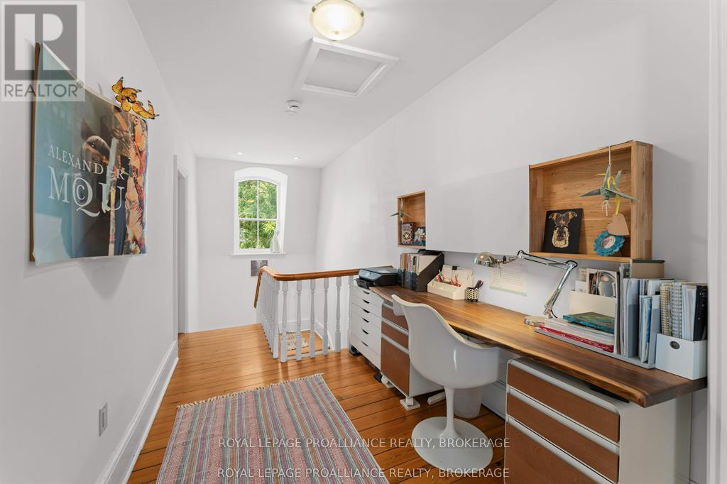 28 WELLINGTON STREET - 25