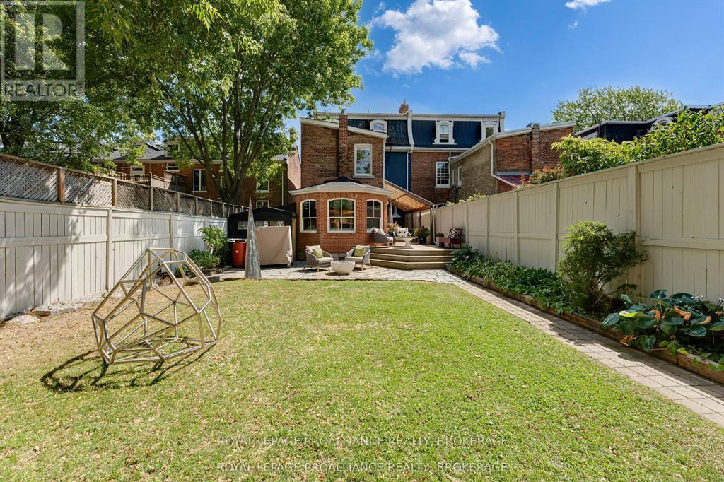28 WELLINGTON STREET - 37