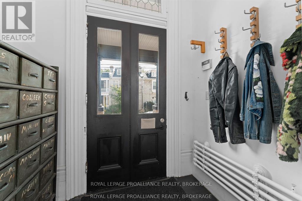 28 WELLINGTON STREET - 4